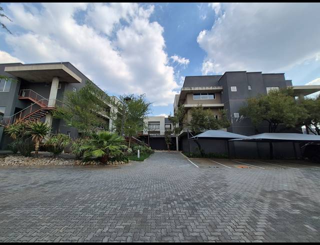 7,296M² OFFICE FOR SALE IN LONGMEADOW